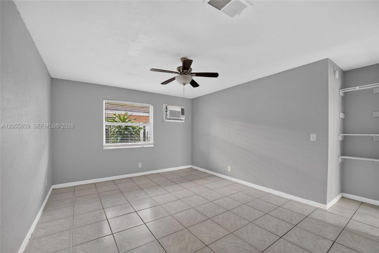 129 SE 4th Ave , Unit 4, Hallandale Beach, FL 33009 Photo