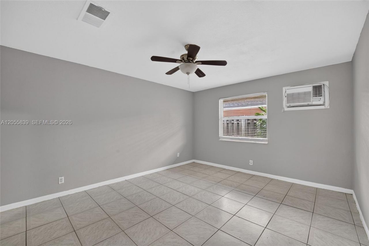 129 SE 4th Ave , Unit 4, Hallandale Beach, FL 33009 Photo