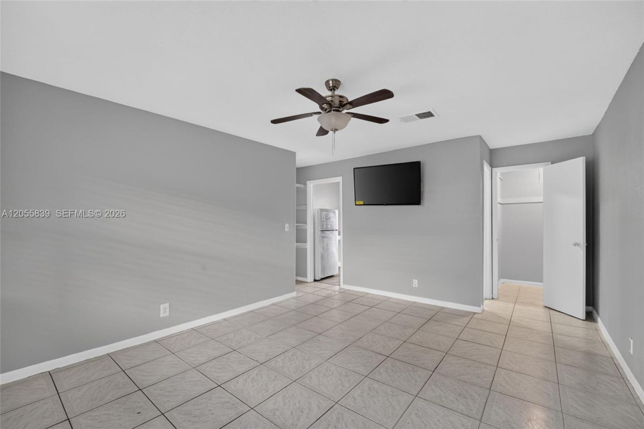 129 SE 4th Ave , Unit 4, Hallandale Beach, FL 33009 Photo
