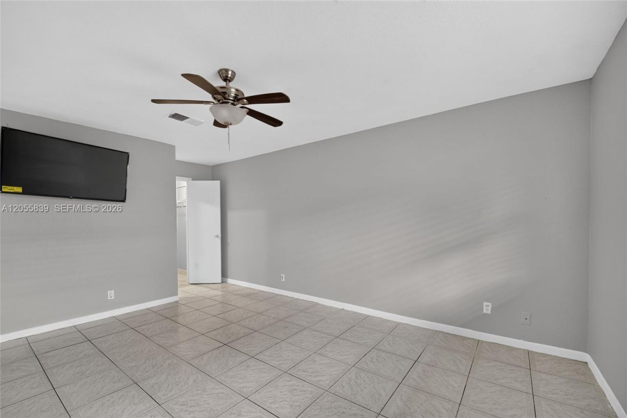 129 SE 4th Ave , Unit 4, Hallandale Beach, FL 33009 Photo