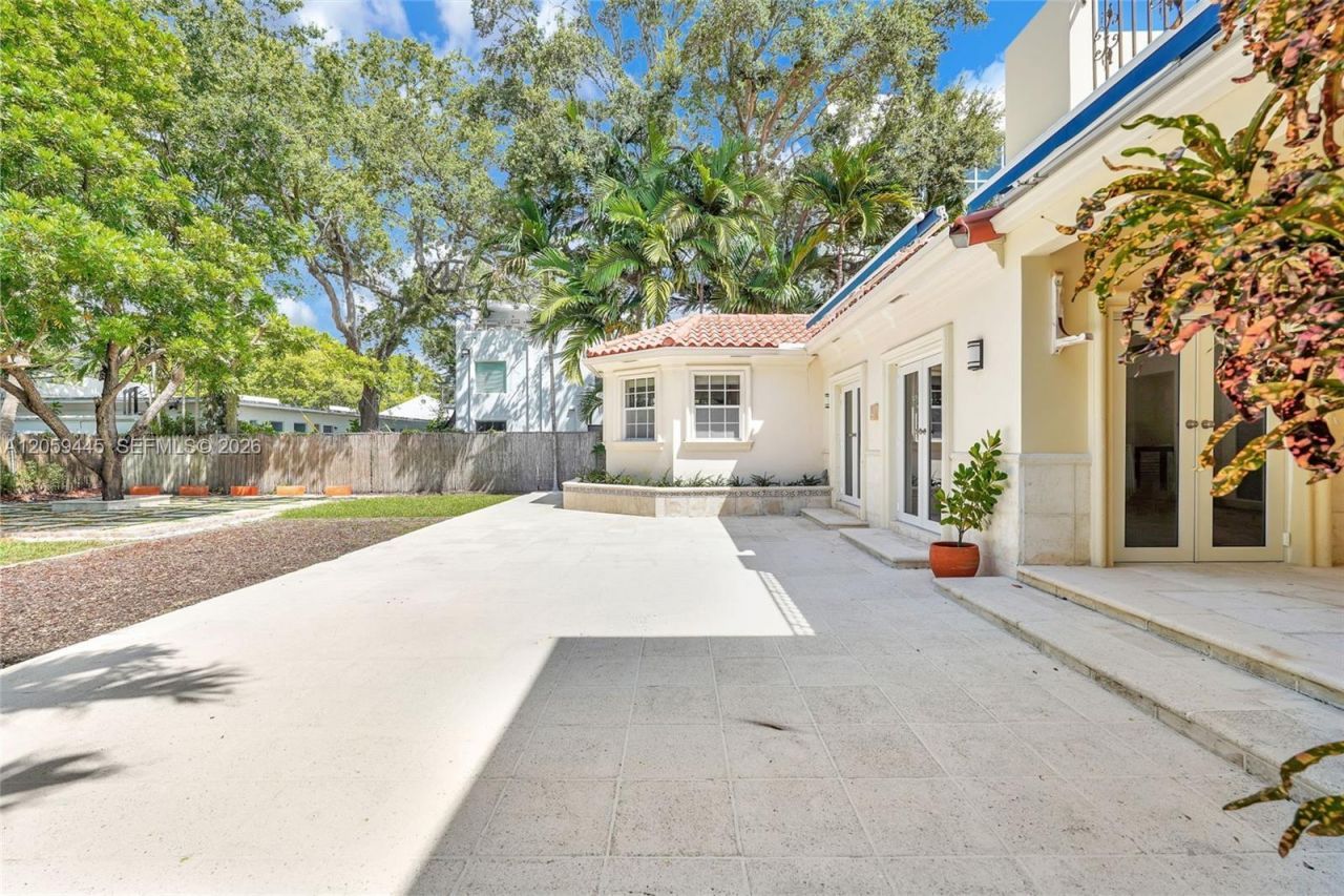 244 SW 28th Rd , Miami, FL 33129 Photo