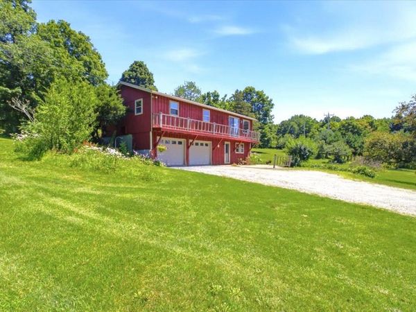 82 Puddingstone Road, Pownal, VT 05261