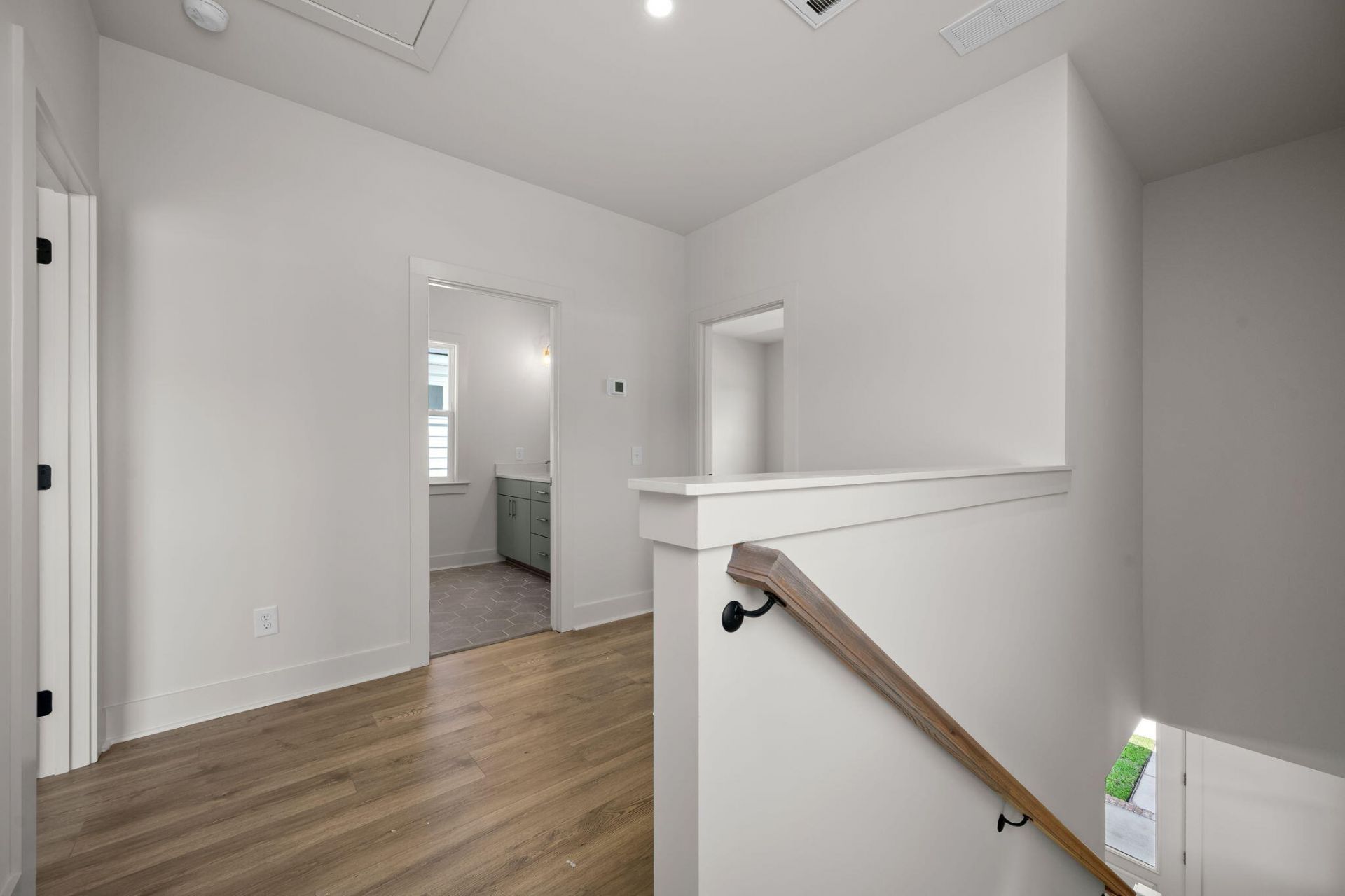 785 Blueway Avenue Photo 29