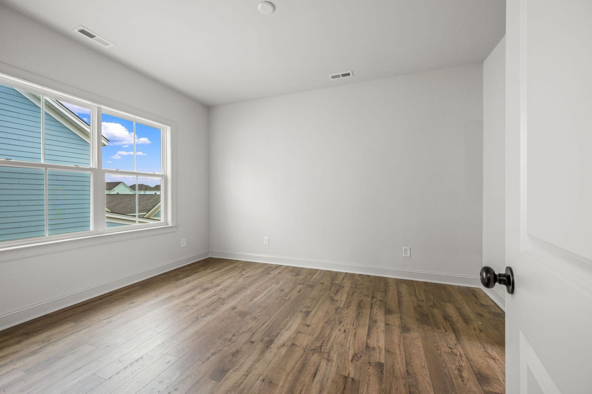 785 Blueway Avenue Photo 29