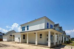 785 Blueway Avenue photo 4