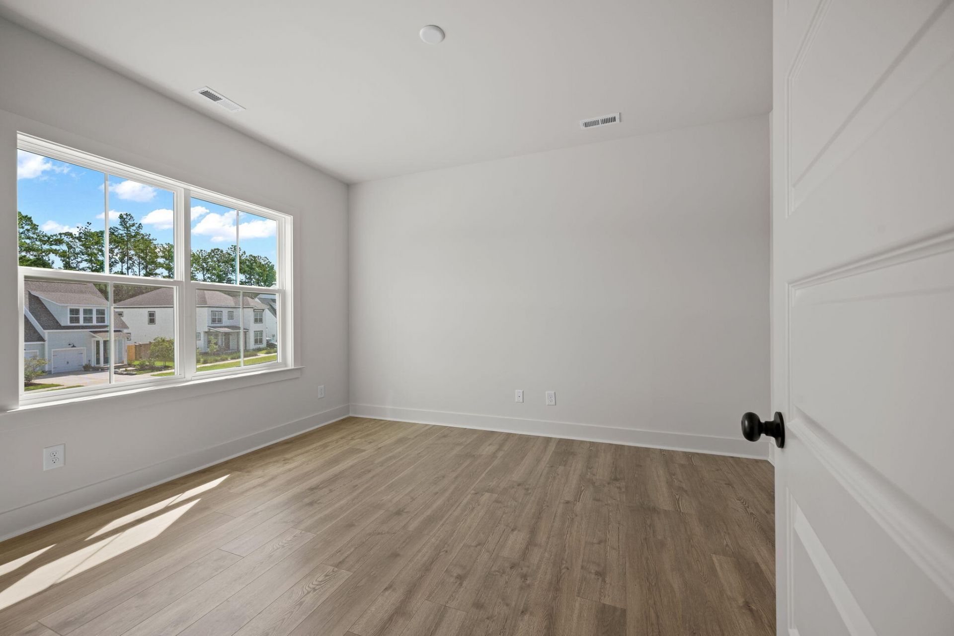 785 Blueway Avenue Photo 30