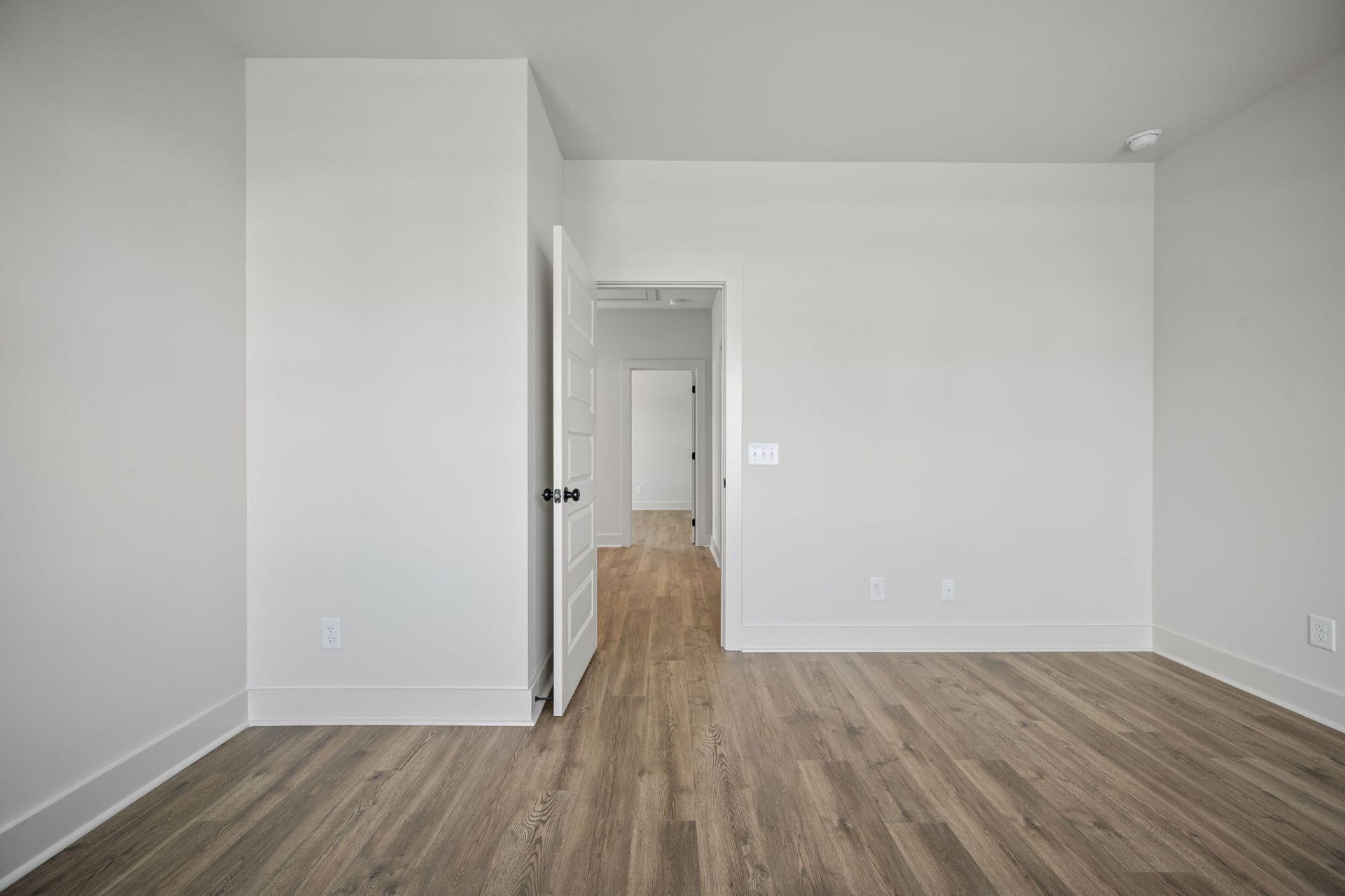 785 Blueway Avenue Photo 33