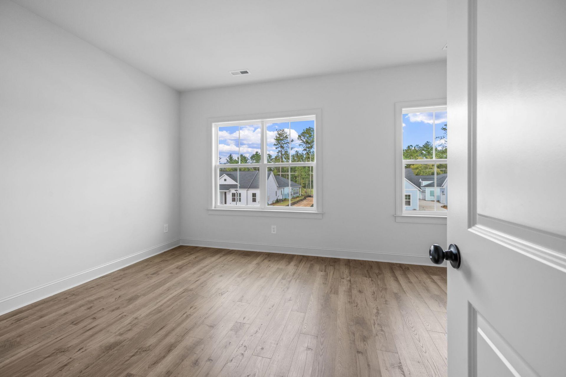 785 Blueway Avenue Photo 33