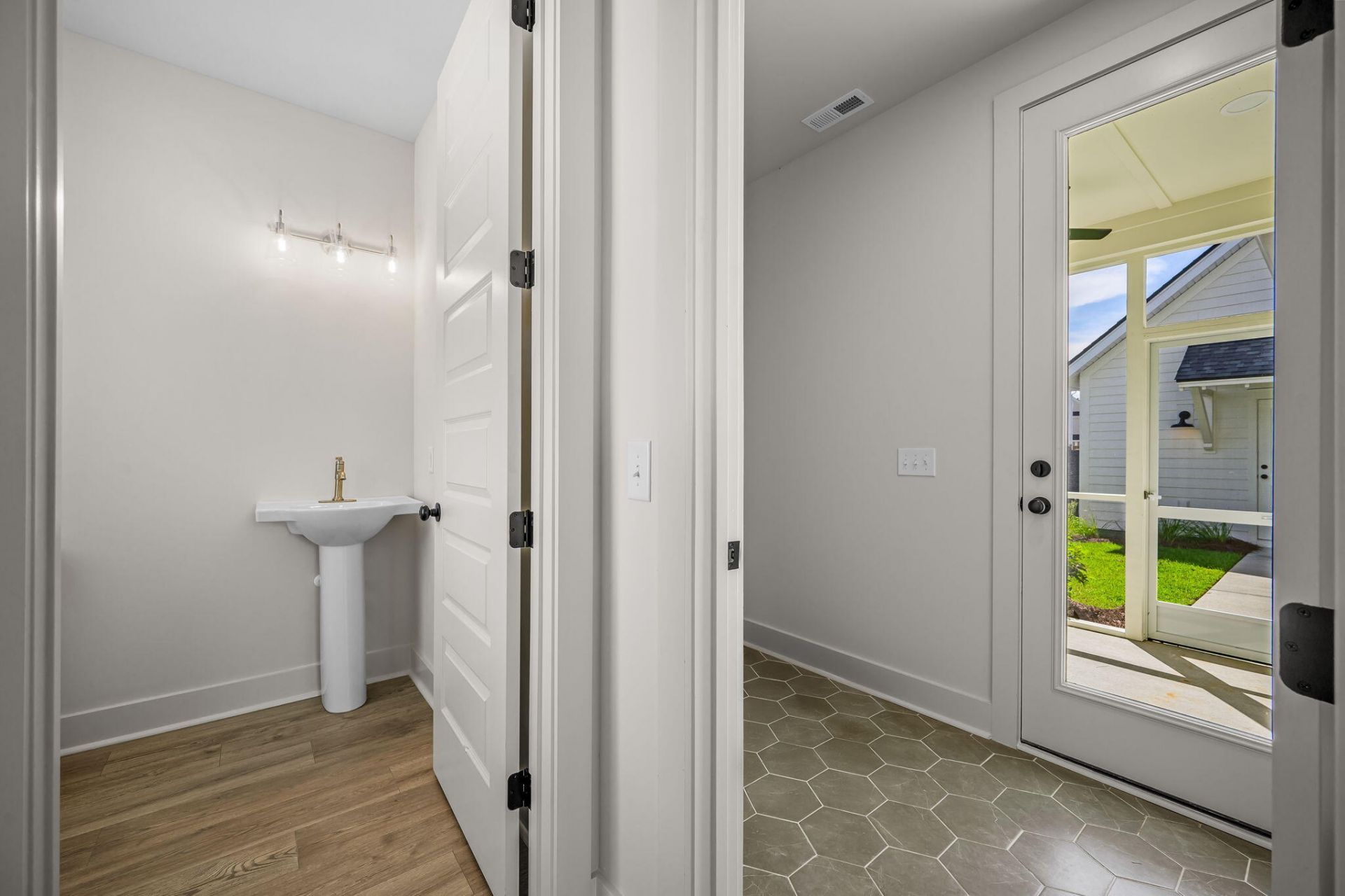 785 Blueway Avenue Photo 39