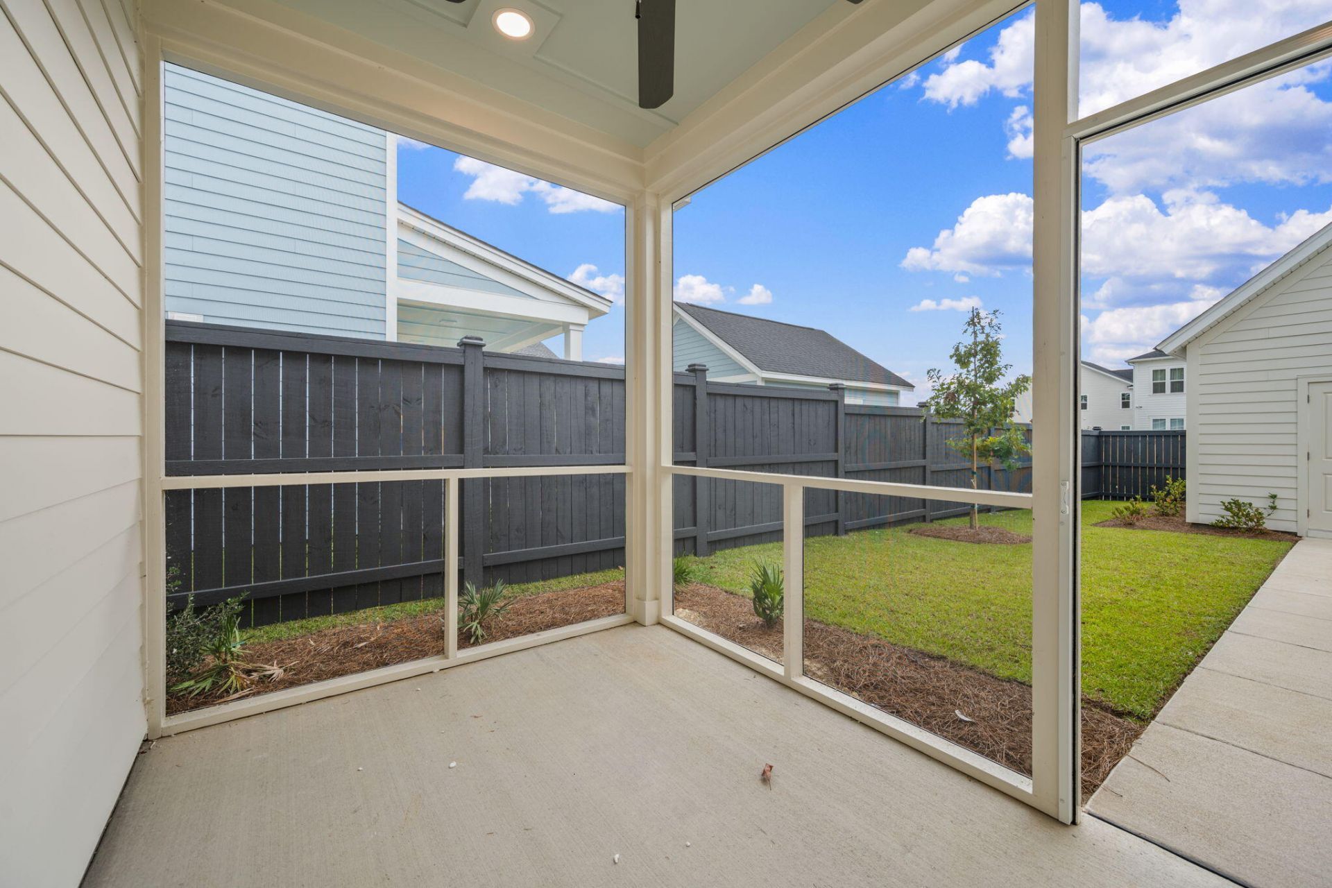 785 Blueway Avenue Photo 39
