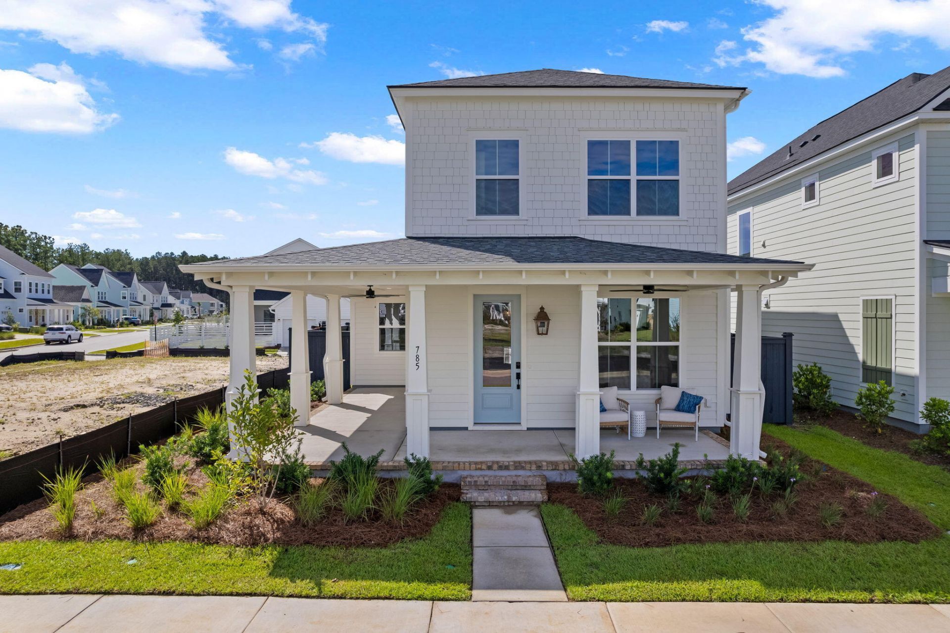 785 Blueway Avenue Photo 4