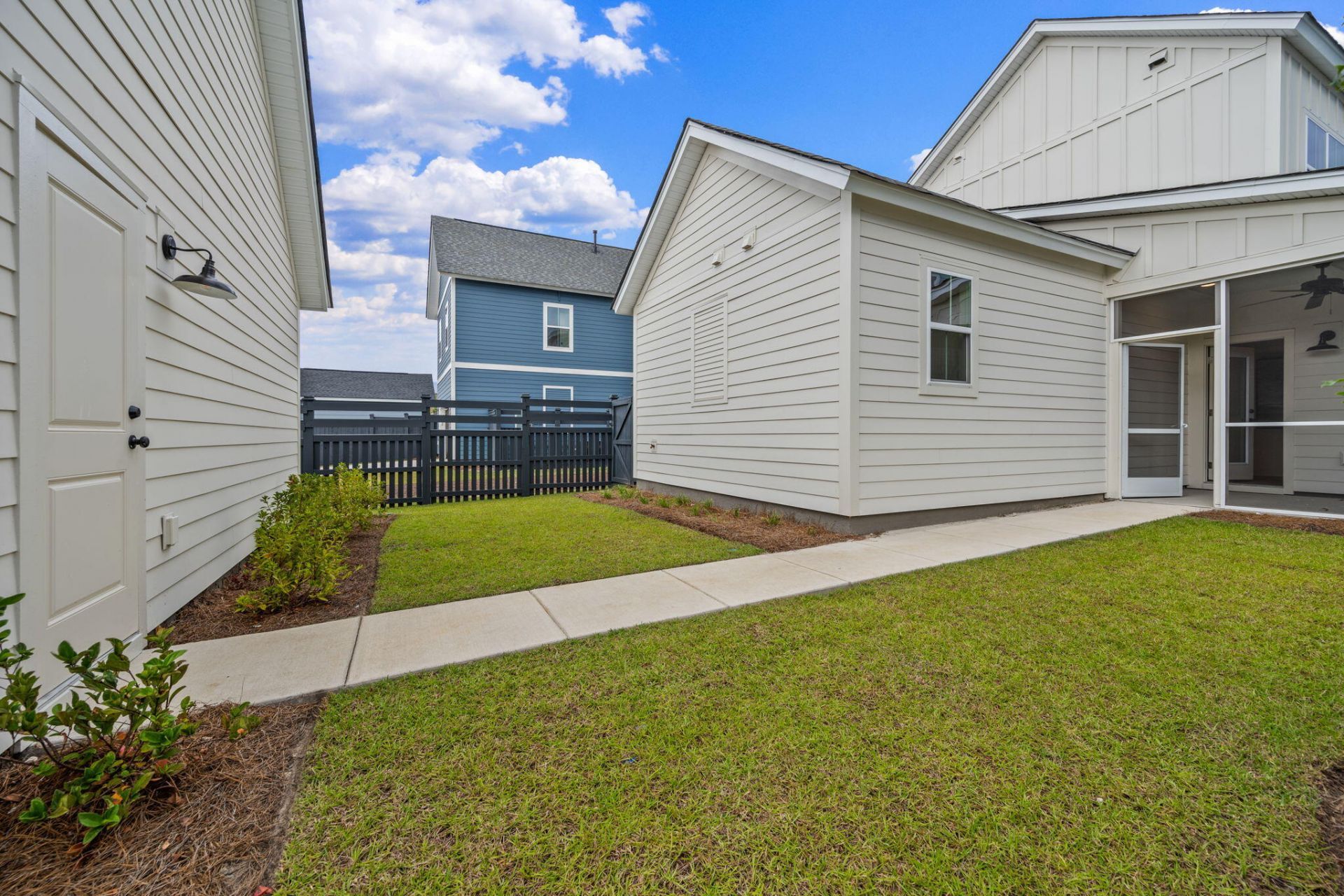 785 Blueway Avenue Photo 40