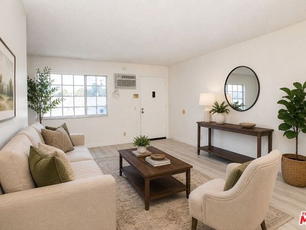 20930 Parthenia Street, Unit 207, Los Angeles, CA 91304