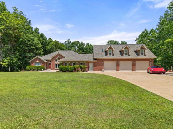 320 Cove Creek Rd, Florence, AL 35634