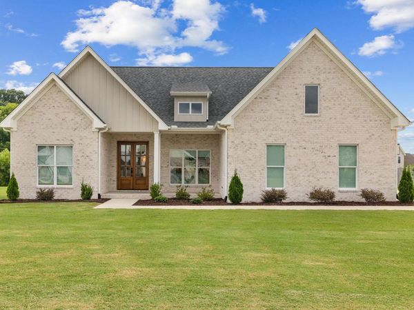 120 Caroline Way, Muscle Shoals, AL 35661