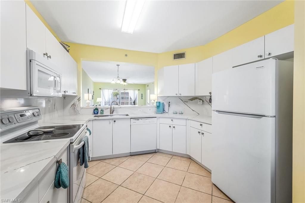 7822 Great Heron Way, Unit 206, Naples, FL 34104 Photo