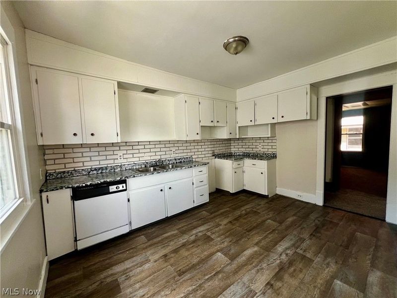 882 Redfern Avenue, Akron, OH 44314 Photo 4