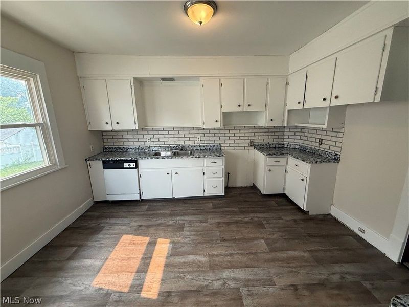 882 Redfern Avenue, Akron, OH 44314 Photo 5