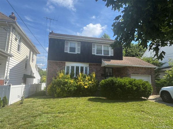 37 Magnolia Avenue , Floral Park, NY 11001