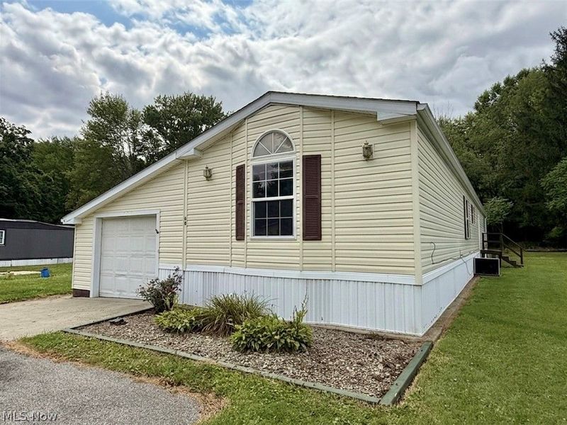 68 Stoneybrook Drive, Hubbard, OH 44425 Photo 3