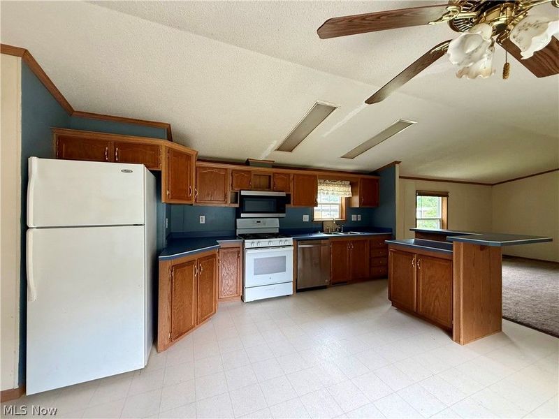 68 Stoneybrook Drive, Hubbard, OH 44425 Photo 5