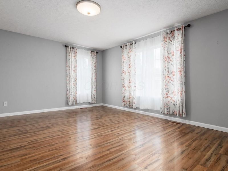 514 Zanesville Avenue, Thornville, OH 43076 Photo 8