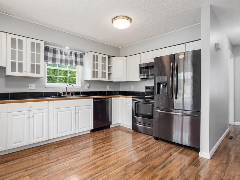 514 Zanesville Avenue, Thornville, OH 43076 Photo 9