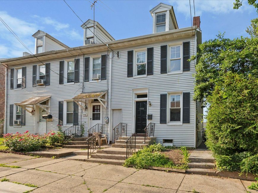 888 Queen Street, Pottstown, PA 19464 Main Photo