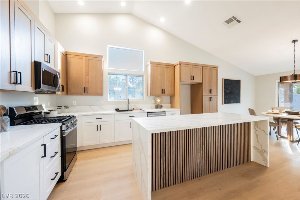 7240 Tealwood Street , Las Vegas, NV 89131