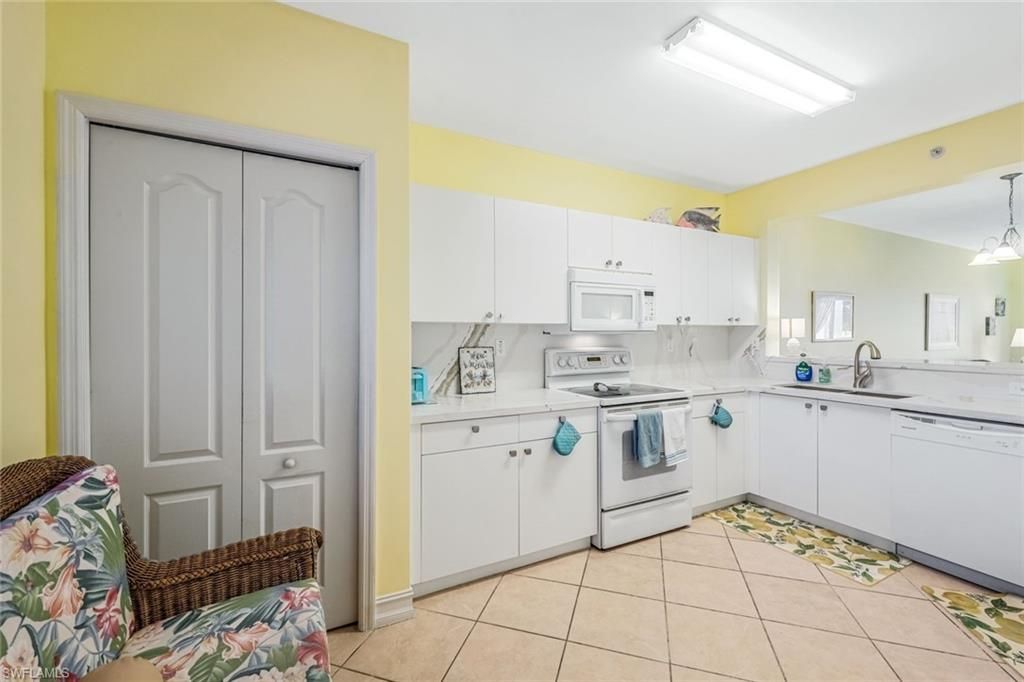 7822 Great Heron Way , Unit 206, Naples, FL 34104 Photo