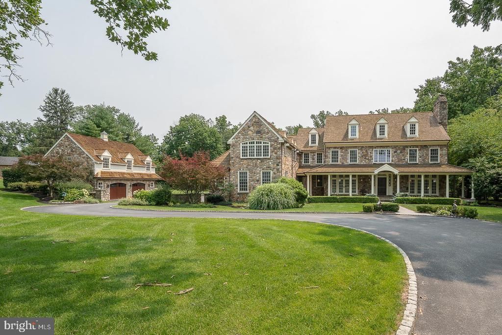 2048 BUTTONWOOD ROAD , BERWYN, PA 19312
