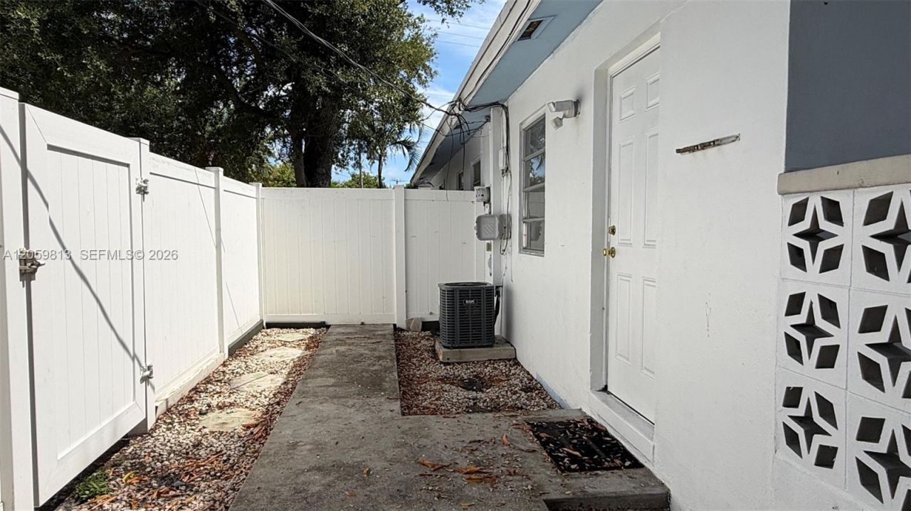 800 SE 15th St, Unit 2, Fort Lauderdale, FL 33316 Photo