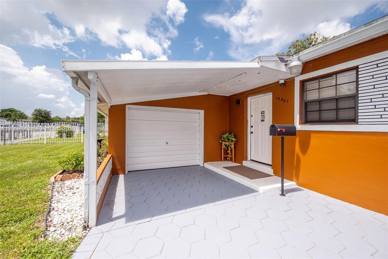 19401 NW 23rd Ave , Miami Gardens, FL 33056 Photo