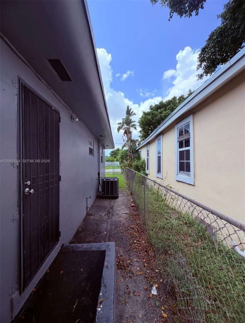 1732 NW 75th St, Unit 1732, Miami, FL 33147 Photo