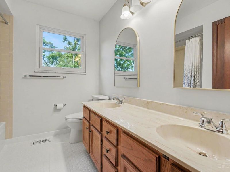 4268 Peppermill Lane, Blue Ash, OH 45242 Photo 18