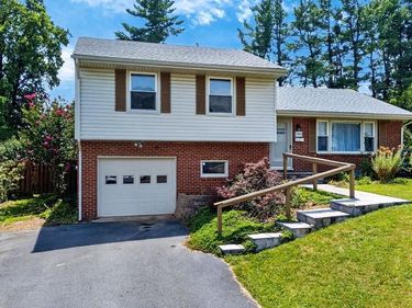 2412 MT VERNON ST, WAYNESBORO, VA 22980
