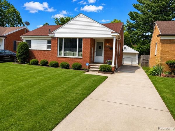 8283 W Parkway Street, Redford Twp, MI 48239