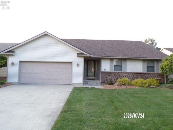 16 Sun Valley Drive, Fremont, OH 43420