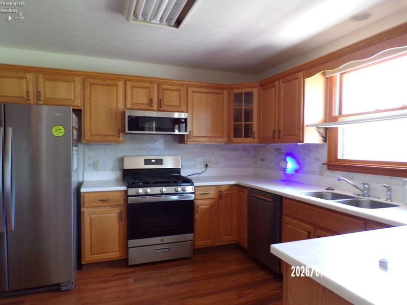 16 Sun Valley Drive, Fremont, OH 43420 Photo 2