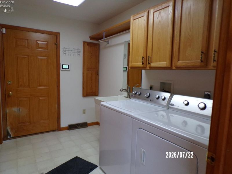 16 Sun Valley Drive, Fremont, OH 43420 Photo 3