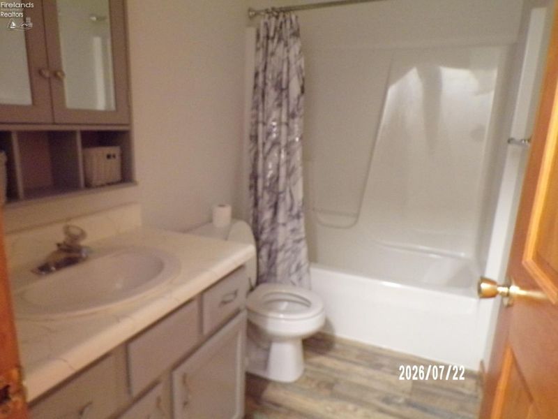 16 Sun Valley Drive, Fremont, OH 43420 Photo 5