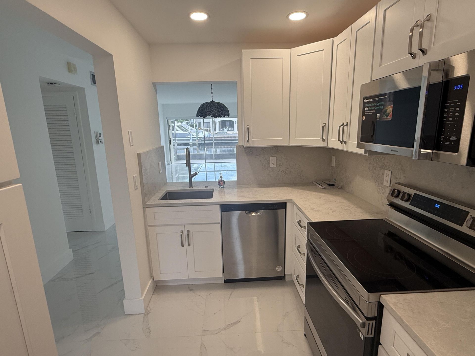 460 Paradise Isle Boulevard, Unit 101, Hallandale Beach, FL 33009 Photo