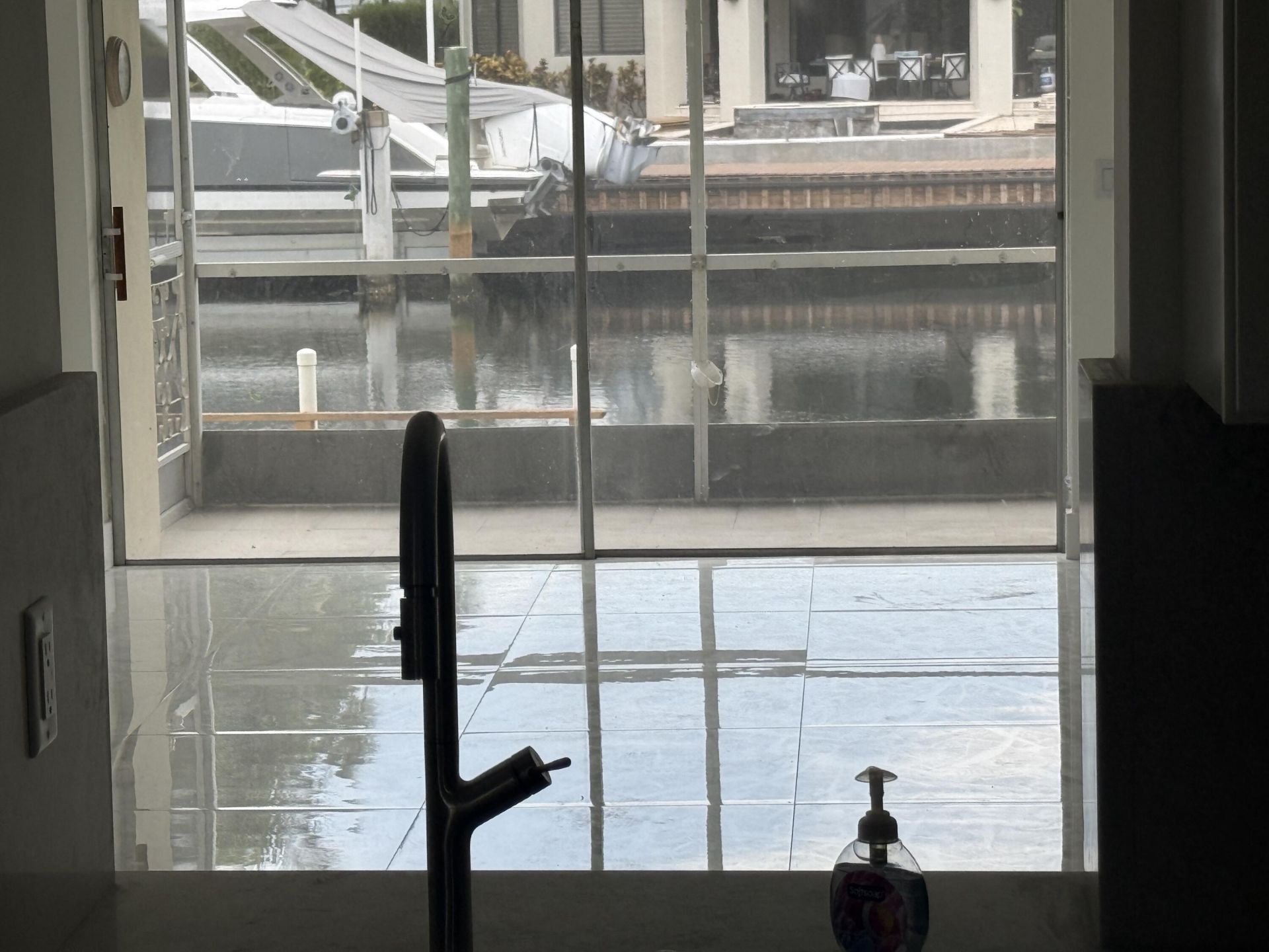 460 Paradise Isle Boulevard, Unit 101, Hallandale Beach, FL 33009 Photo