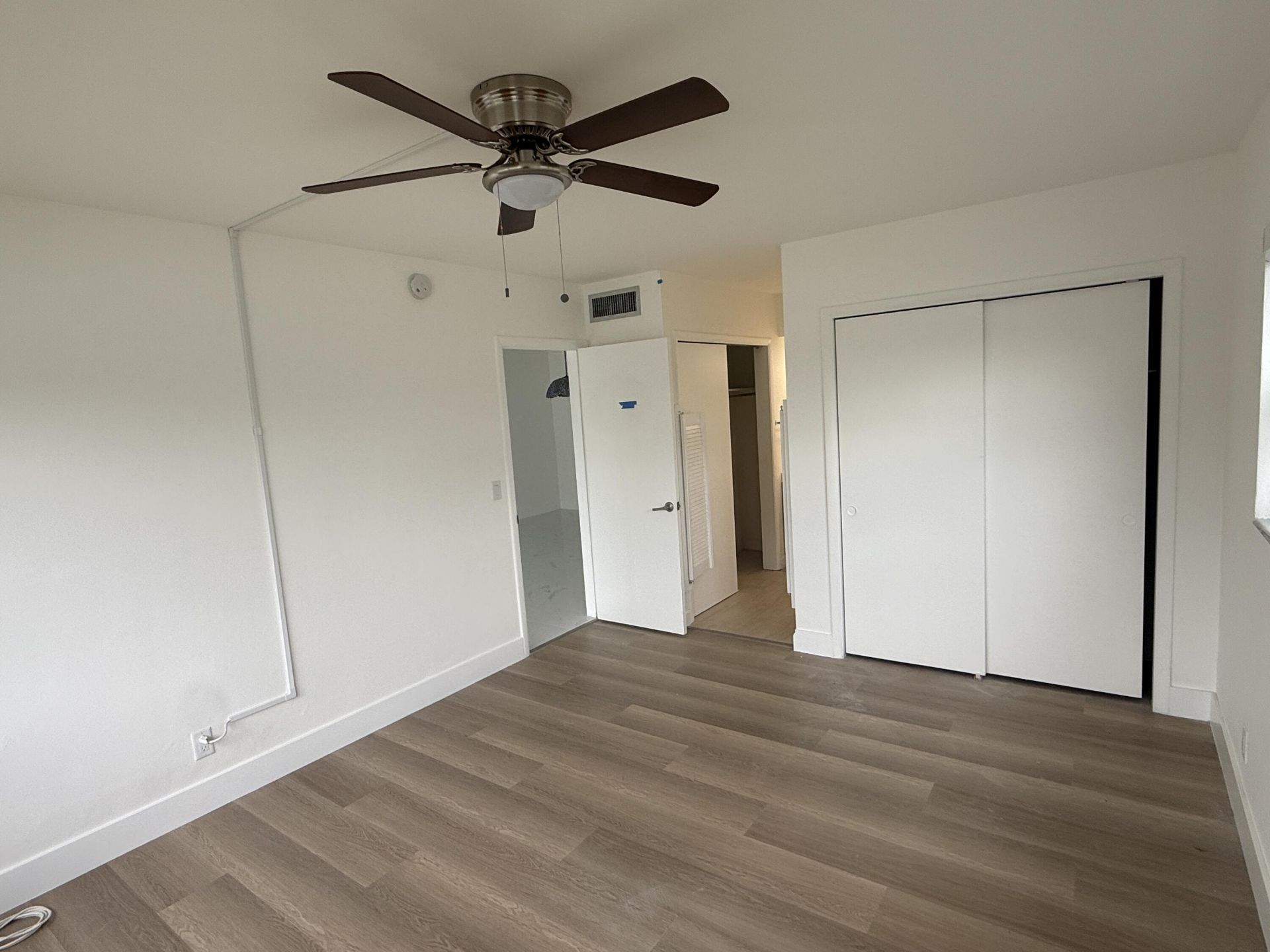 460 Paradise Isle Boulevard, Unit 101, Hallandale Beach, FL 33009 Photo