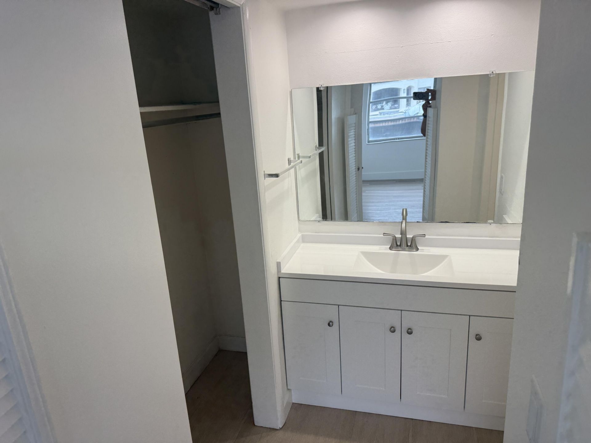 460 Paradise Isle Boulevard, Unit 101, Hallandale Beach, FL 33009 Photo