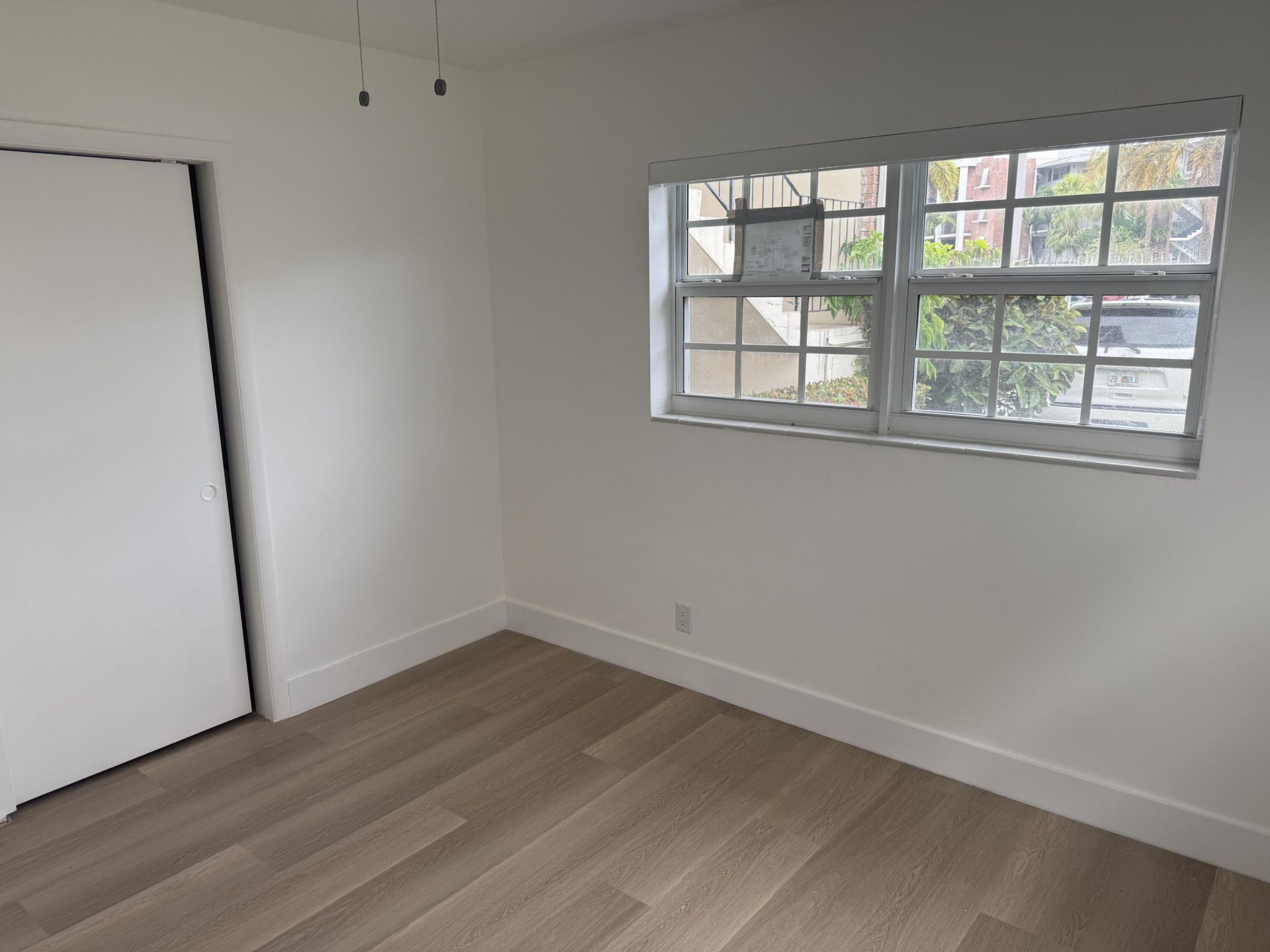 460 Paradise Isle Boulevard, Unit 101, Hallandale Beach, FL 33009 Photo