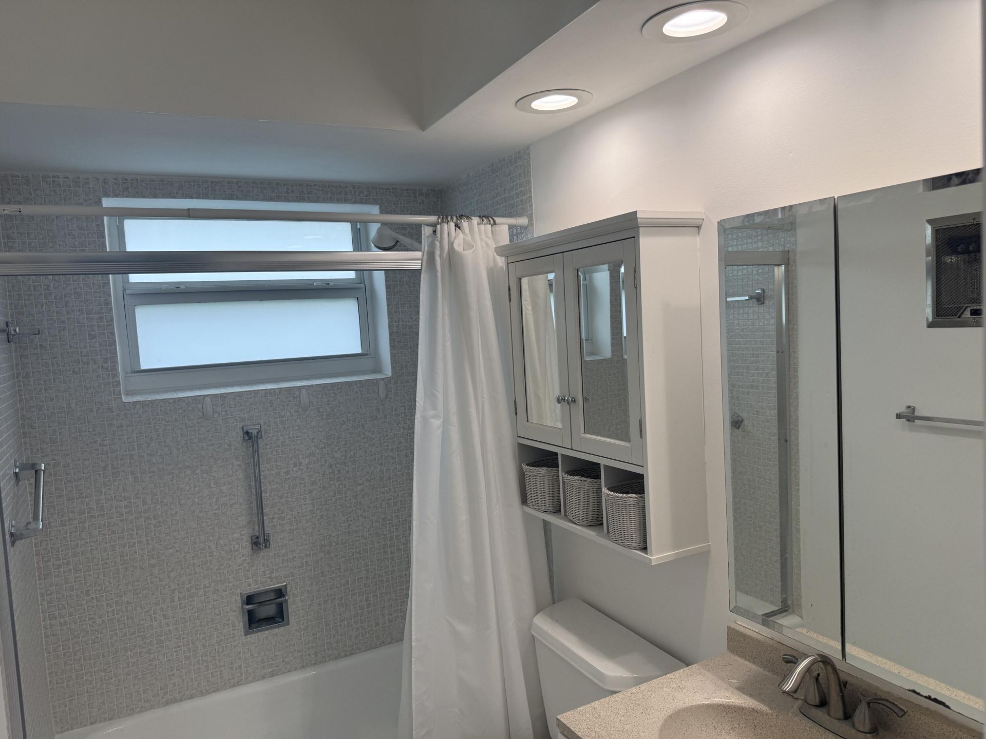 460 Paradise Isle Boulevard, Unit 101, Hallandale Beach, FL 33009 Photo
