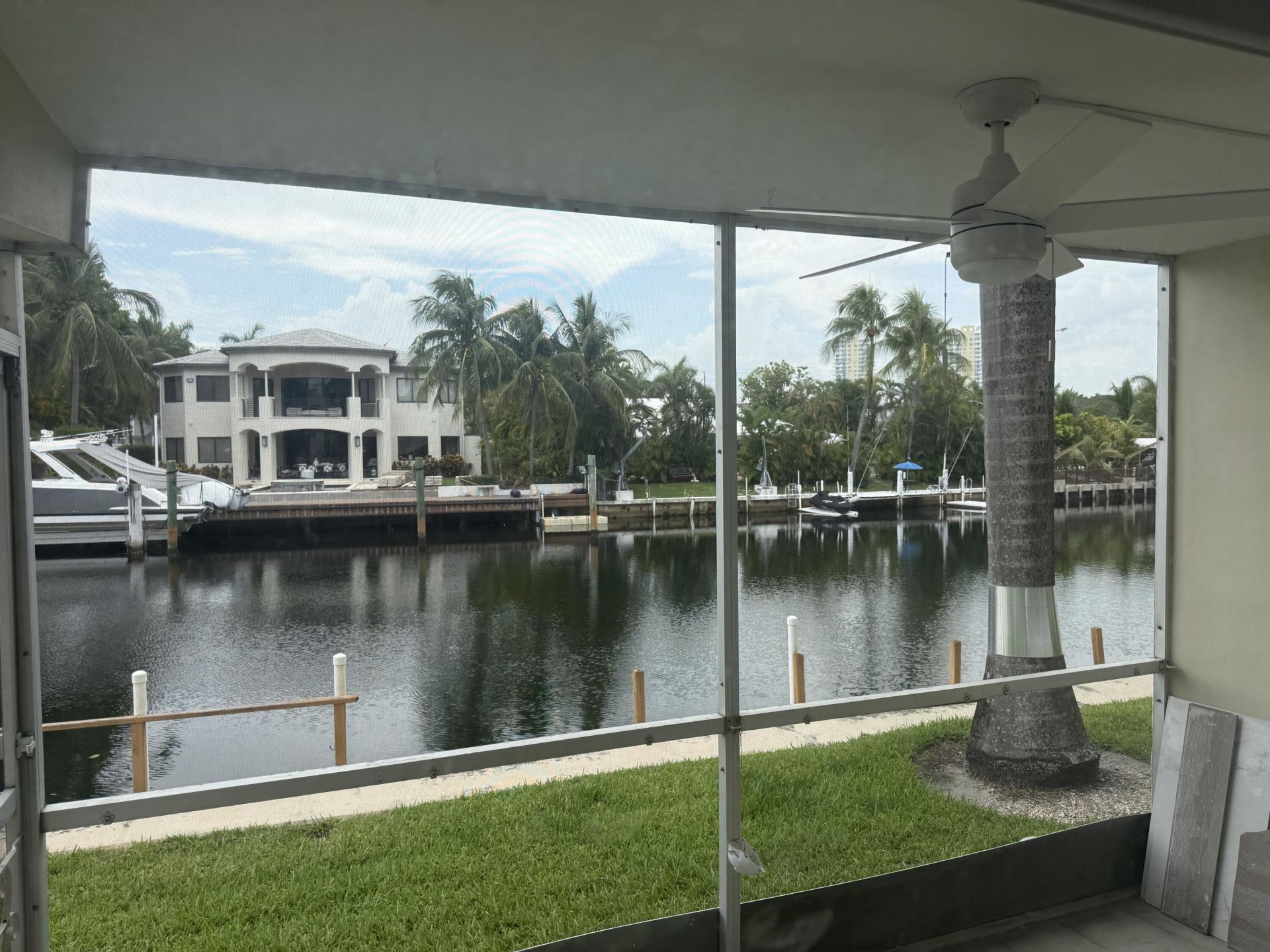 460 Paradise Isle Boulevard, Unit 101, Hallandale Beach, FL 33009 Photo