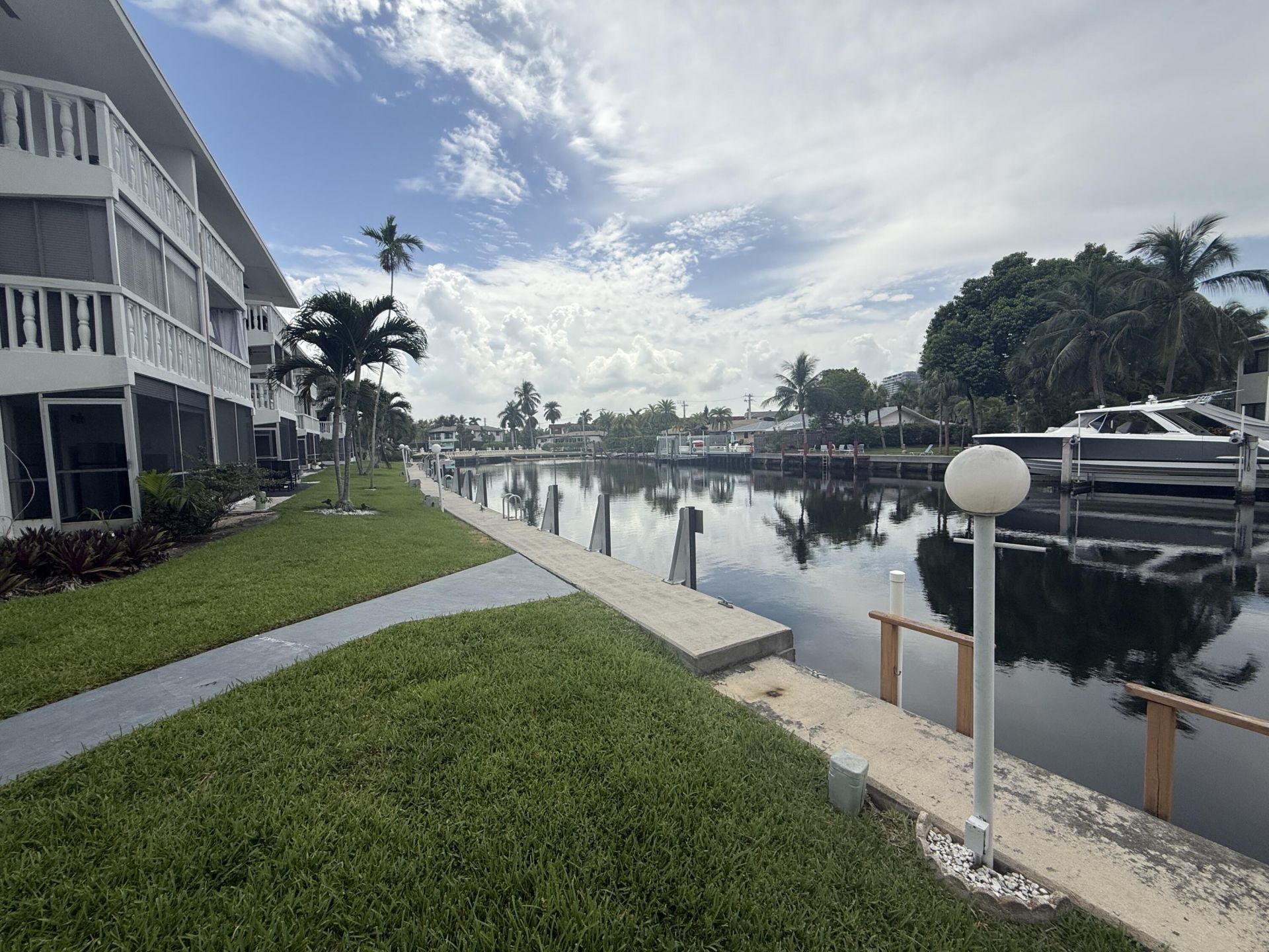 460 Paradise Isle Boulevard, Unit 101, Hallandale Beach, FL 33009 Photo