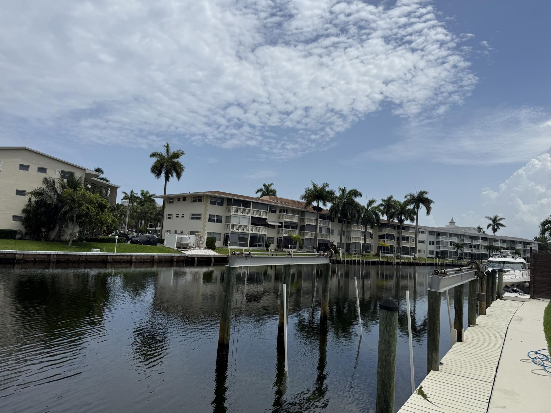 460 Paradise Isle Boulevard, Unit 101, Hallandale Beach, FL 33009 Photo